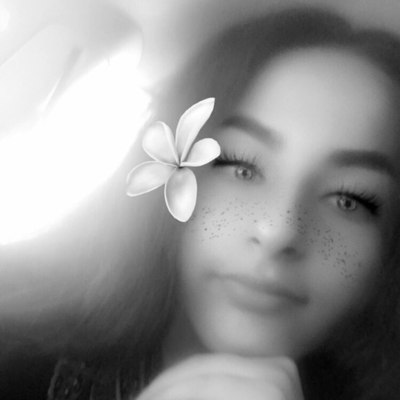 Profile Picture of Jinean Dirbas (@jinean1417) on Poshmark