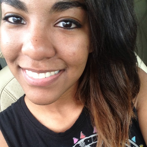 Profile Picture of Stephanie Brutus (@syvb_lovee) on Poshmark