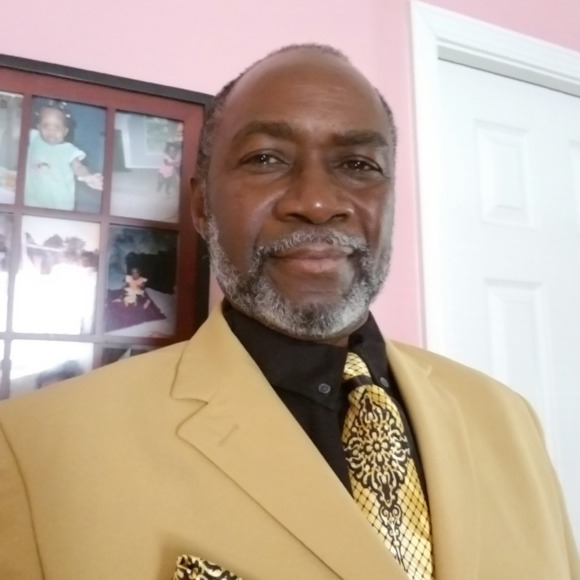 Profile Picture of James Glenn (@160223g) on Poshmark