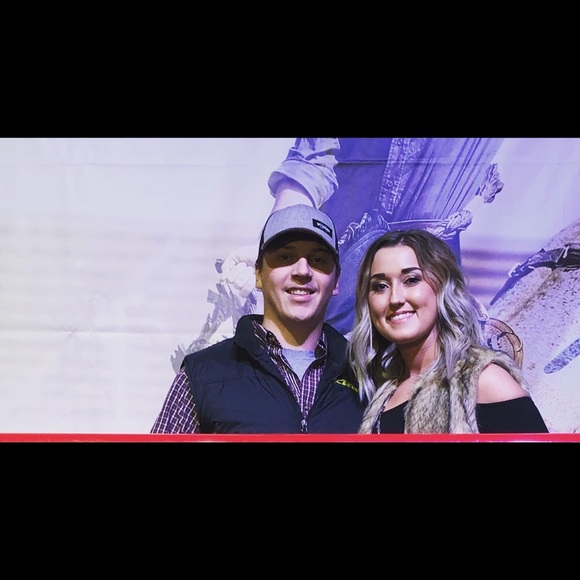 Profile Picture of Hope Selleck (@hopeselleck) on Poshmark