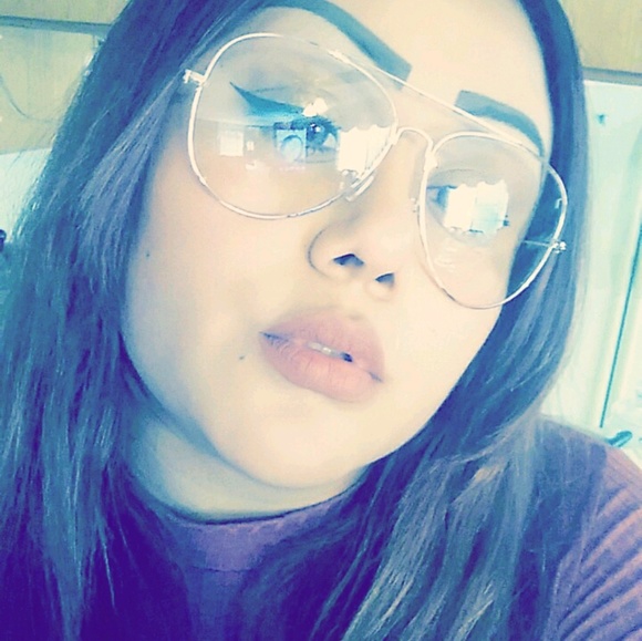 Profile Picture of Minerva Moreno (@minervskies29) on Poshmark