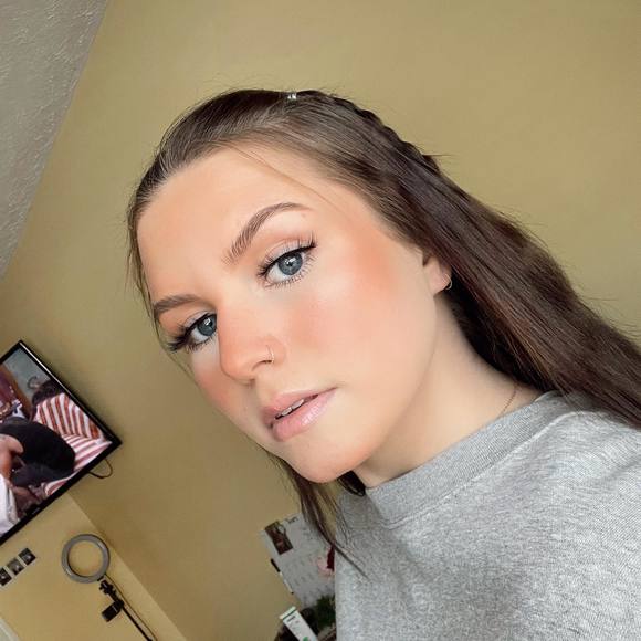 Profile Picture of Kailey Puszkiewicz (@kkann123) on Poshmark