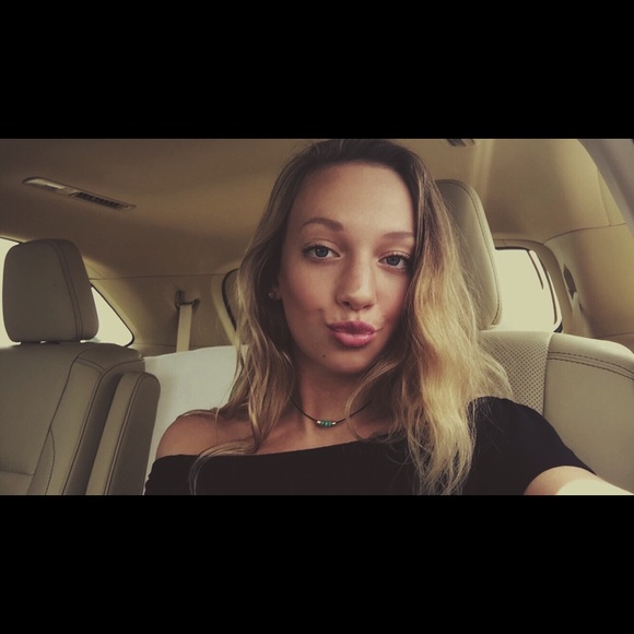 Profile Picture of Julia Reardon (@juliabr) on Poshmark