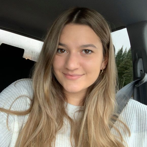 Profile Picture of Mélodie Bernatchez (@m_bernatchez) on Poshmark