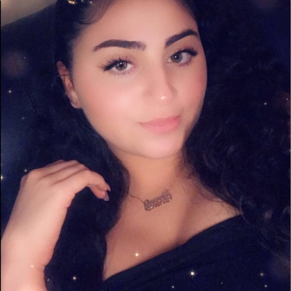 Profile Picture of Sara Pitilon (@pitilonsara) on Poshmark