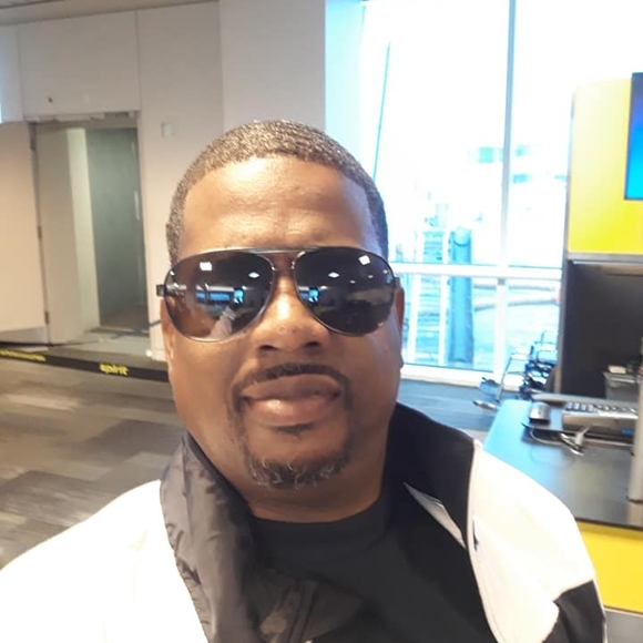 Profile Picture of Scott Risher (@scottrisher) on Poshmark