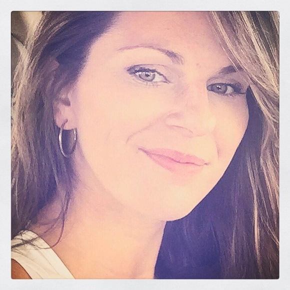 Profile Picture of Stephanie Parsons (@stellablunwp) on Poshmark