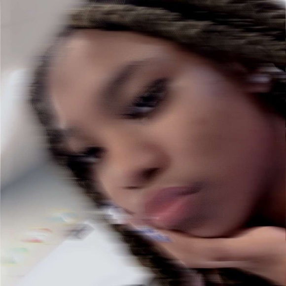 Profile Picture of Portia Duff (@portiaduff) on Poshmark