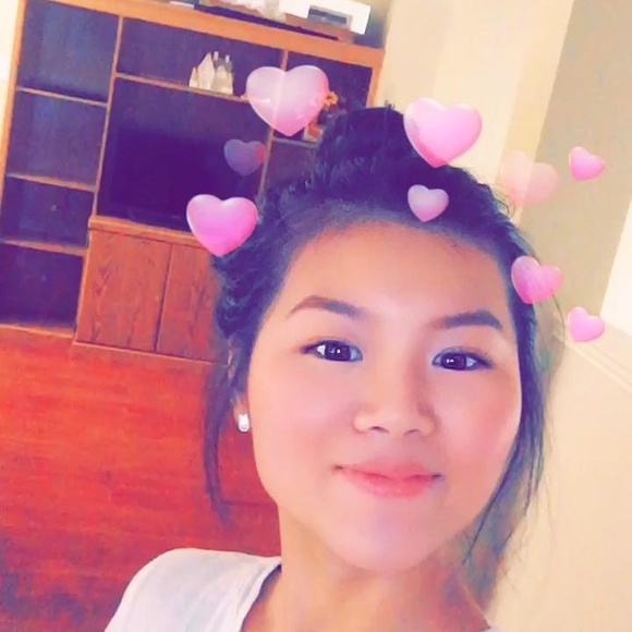Profile Picture of Suting Huang (@suting) on Poshmark