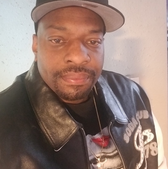 Profile Picture of Chris Wyatt (@cw2500) on Poshmark