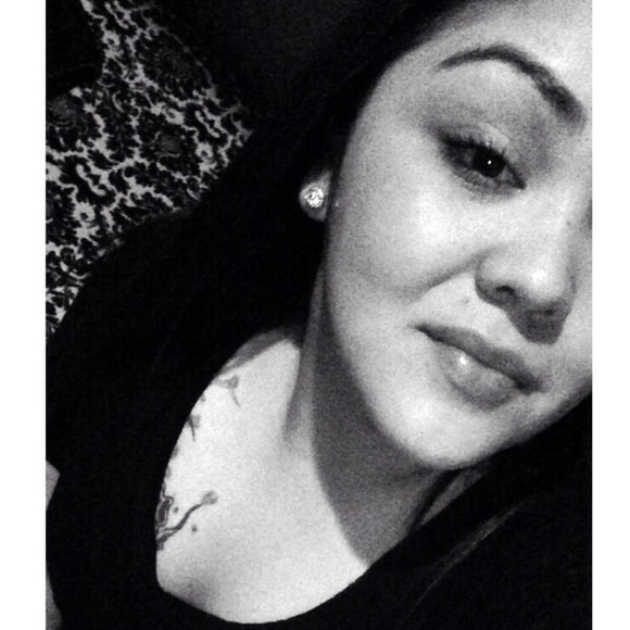 Profile Picture of Bianca Vasquez (@vbianca2324) on Poshmark