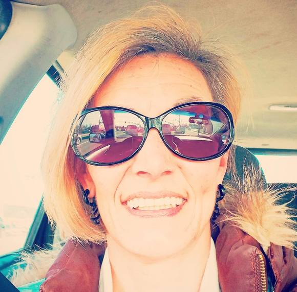 Profile Picture of Andra Weeda (@andraweeda) on Poshmark