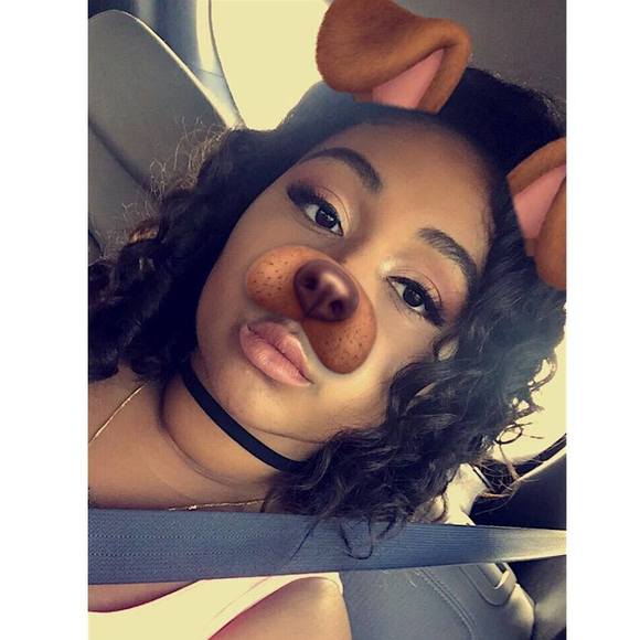 Profile Picture of Stephanie Scull (@scullshop) on Poshmark