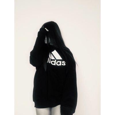 Profile Picture of Lara Oliva (@LaraOliva20) on Twitter