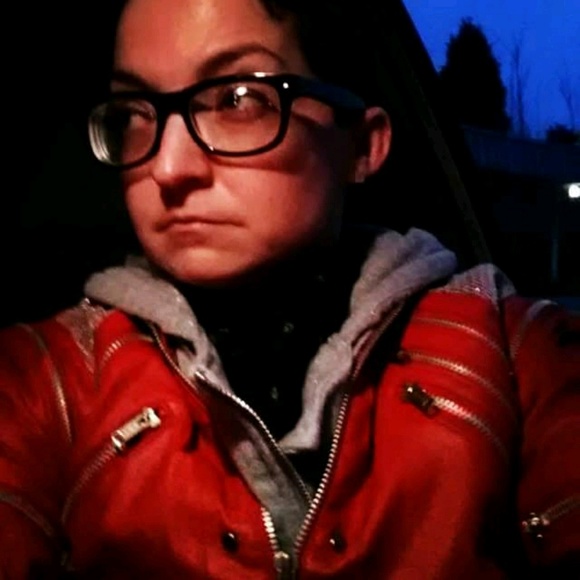 Profile Picture of Heather Roberts (@hmremt) on Poshmark