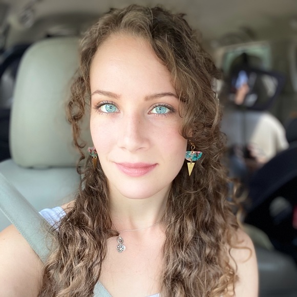 Brycee Aveton - Poshmark Profile Picture of Brycee Aveton (@bryceeaveton) on Poshmark