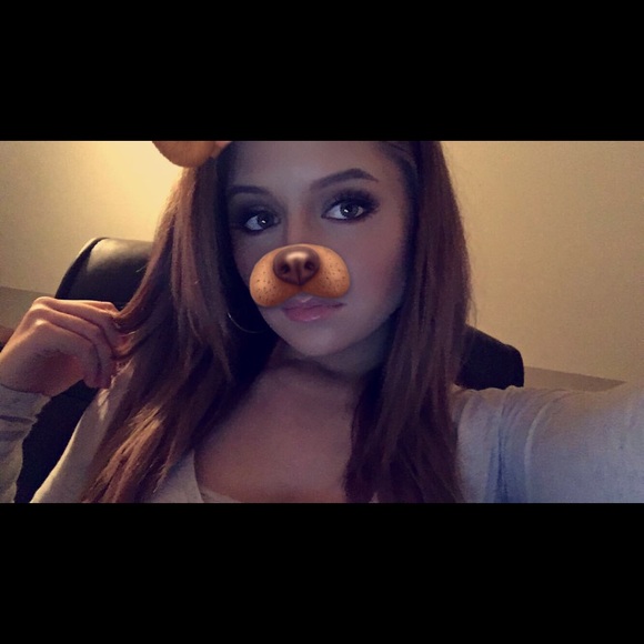 Profile Picture of Haylee Chapman (@hayleechapmann) on Poshmark