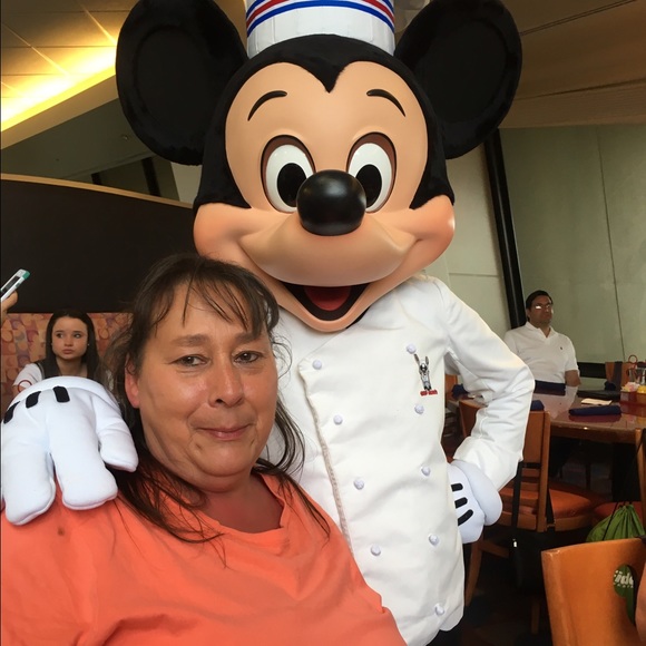 Profile Picture of Linda Obright (@lindaobrighth53) on Poshmark