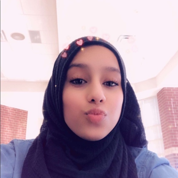 Profile Picture of Hamnah Vawda (@hhamnahvvawda) on Poshmark