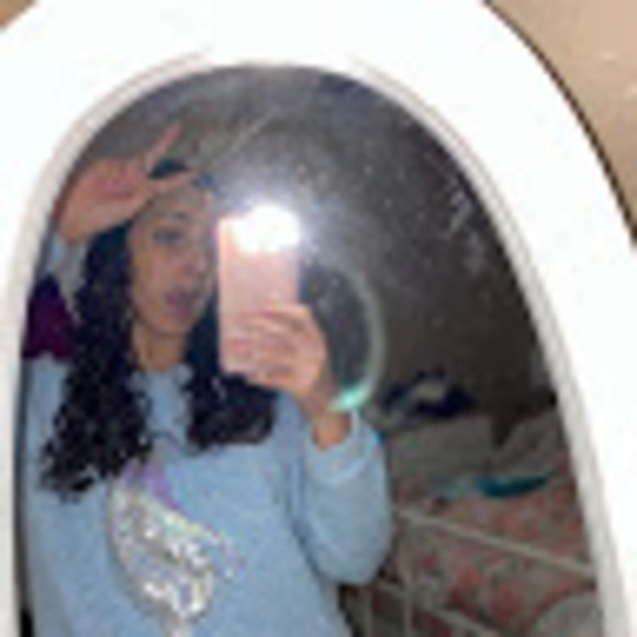 Liza Dabit - Poshmark Profile Picture of Liza Dabit (@lidabit599) on Poshmark