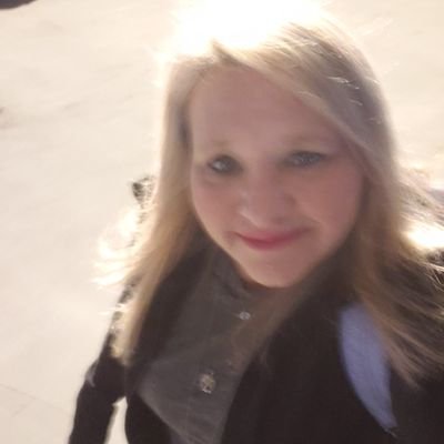 Profile Picture of Carrie Lear (@lear_carrie) on Twitter