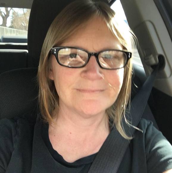 Profile Picture of Elvie Bevers (@elviebevers) on Poshmark