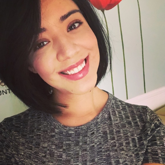 Profile Picture of Gaby Ribbey (@gabyherrera631) on Poshmark