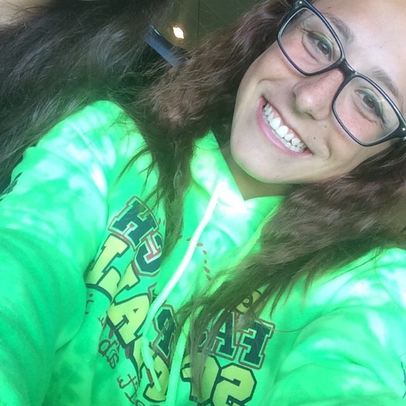 Profile Picture of Bailey Delrose (@baileyd1027) on Poshmark