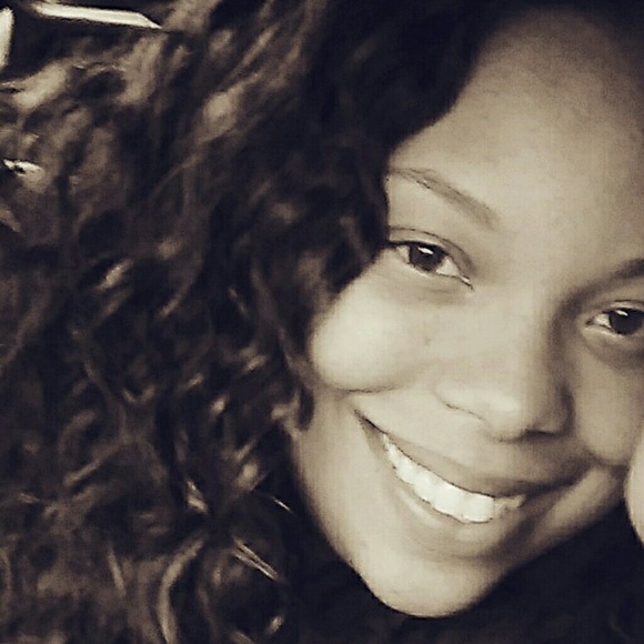 Profile Picture of Shardae Yancey (@shardy157) on Poshmark