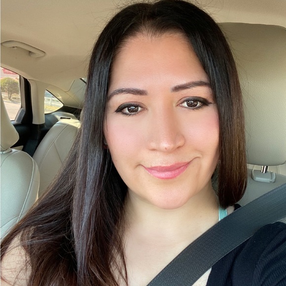 Profile Picture of Maricela Alviso (@maricela_alviso) on Poshmark