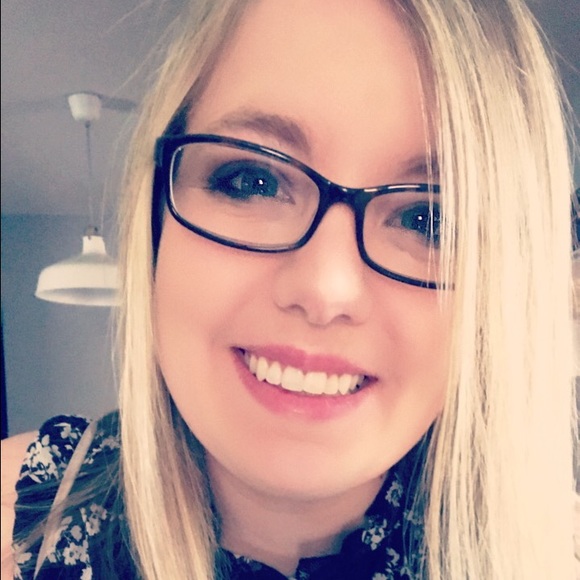 Profile Picture of Coral Coutchie (@ccoutchie) on Poshmark