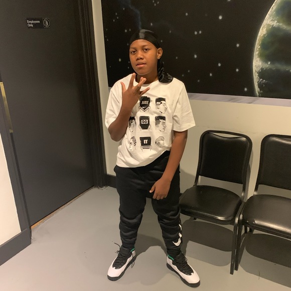 Profile Picture of Lavaughn Terry (@clippyvonn) on Poshmark