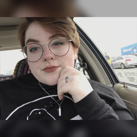 Profile Picture of Lauren Crawford (@crawlauren2) on Poshmark