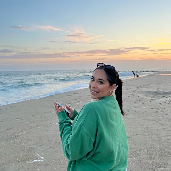 Profile Picture of Alexis Barreda (@alexisb9) on Poshmark