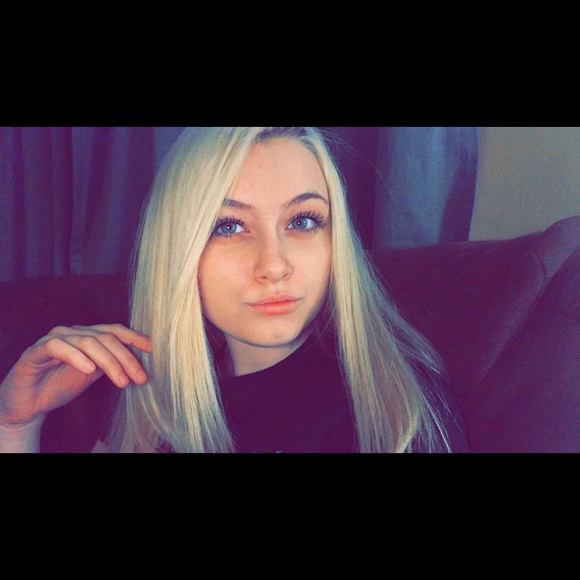 Profile Picture of Keralynn Taylor (@keralynntaylor) on Poshmark