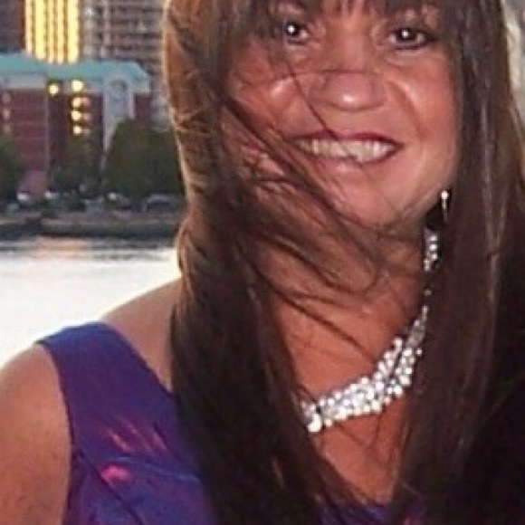 Profile Picture of Suzanne Pomeranz (@suepom) on Poshmark