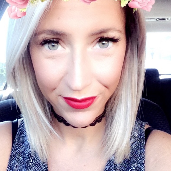 Profile Picture of Whitney Badach (@whitneybadach) on Poshmark