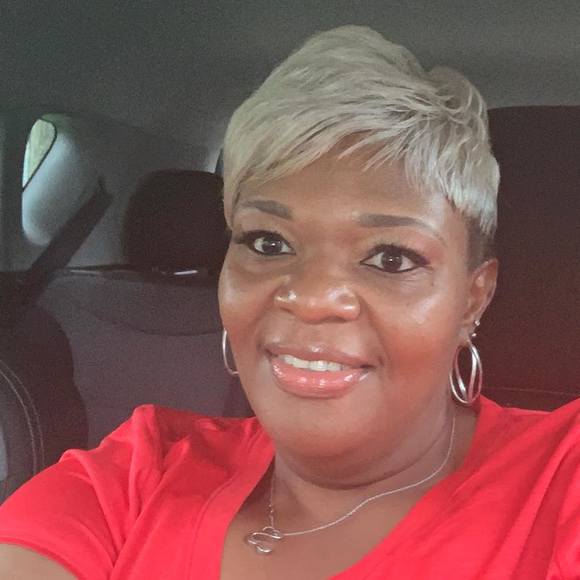 Profile Picture of Debbie Alexander (@debalexander) on Poshmark