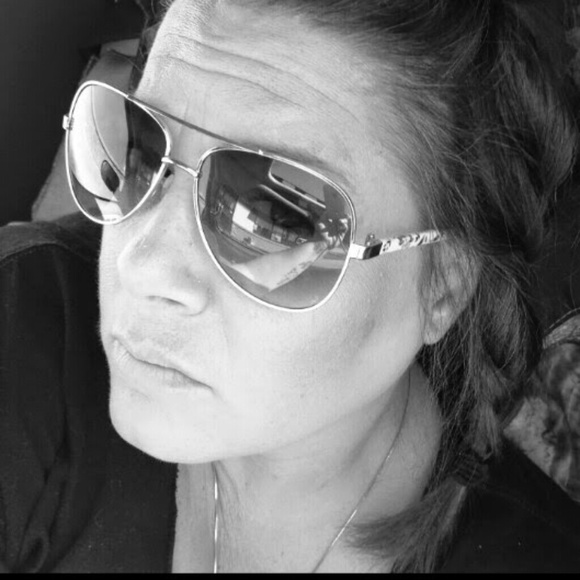 Profile Picture of Courtney Schanaman (@nscs8079) on Poshmark