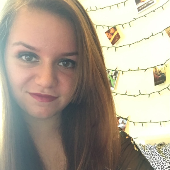 Profile Picture of Morgan Oglesby (@oglesbymorgan) on Poshmark