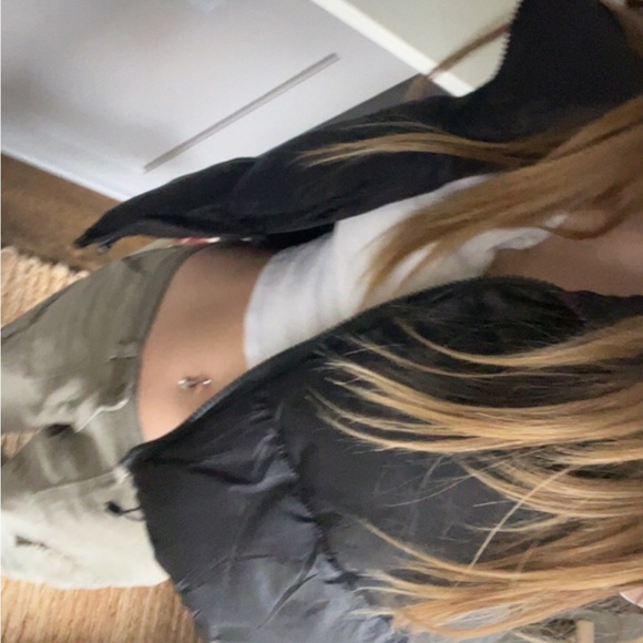 Profile Picture of Charlise Gibson (@charlisegibson) on Poshmark