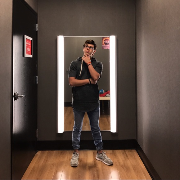 Profile Picture of Lauro Rivera (@youngrivera) on Poshmark