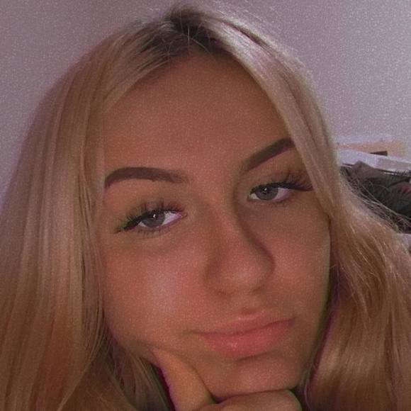 Profile Picture of Haily Pasztor (@hailypasztor) on Poshmark