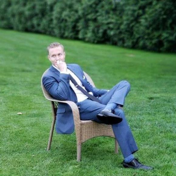 Profile Picture of Zachary Ross (@zachgrossfeld) on Poshmark