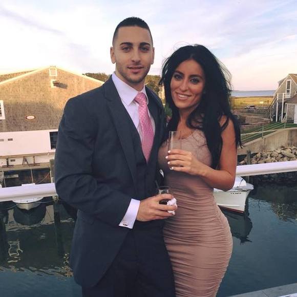 Profile Picture of Zach Schechtman (@zachx1) on Poshmark