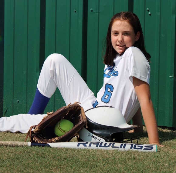 Profile Picture of Raeleigh Ozinga (@raeleighozinga) on Poshmark