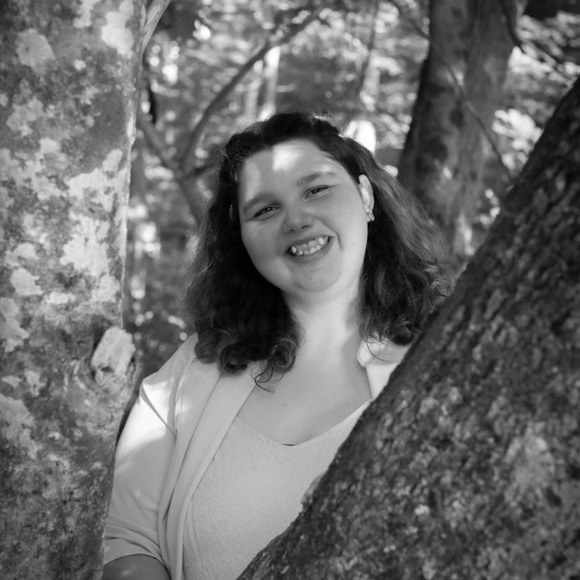 Profile Picture of Allison Bradberry (@allison62402) on Poshmark