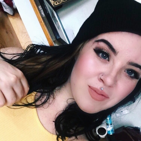 Olivia Keddie - Poshmark Profile Picture of Olivia Keddie (@x0livi4) on Poshmark