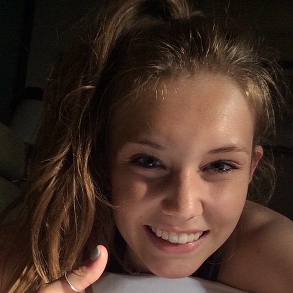 Profile Picture of Danielle Bryson (@danny_bryson) on Poshmark