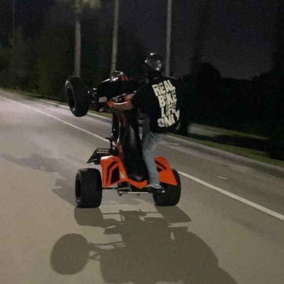 Profile Picture of Riley Beloli (@rileyry8) on Poshmark